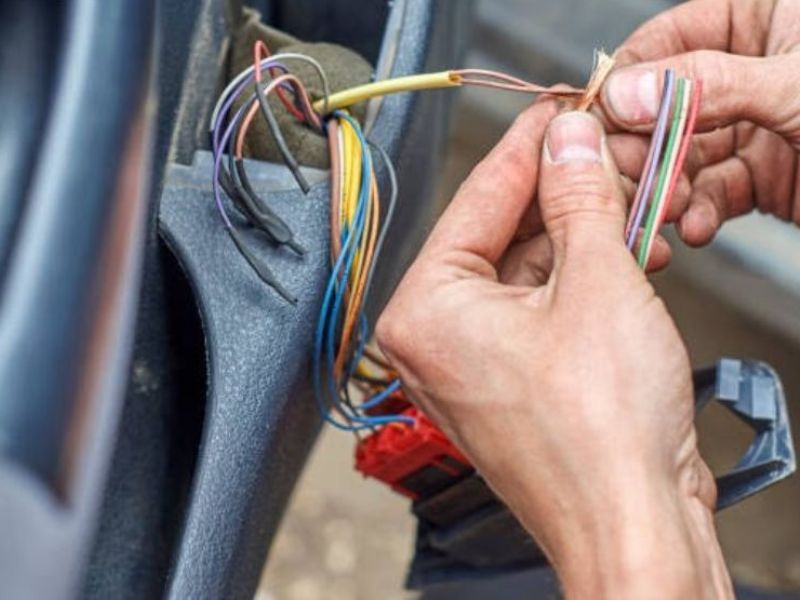 Cầu chì cấp điện cho quạt cháy