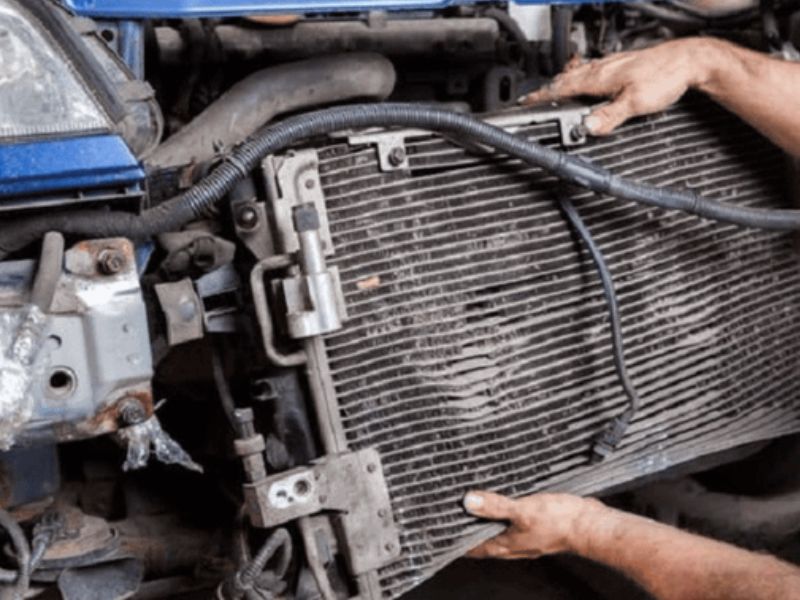 Nguyên nhân chi tiết và cách xử lý điều hòa đi 100km không mát 1 Dàn nóng bị bẩn hoặc quạt dàn nóng hỏng