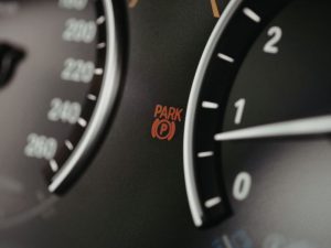 Đèn báo phanh tay không tắt