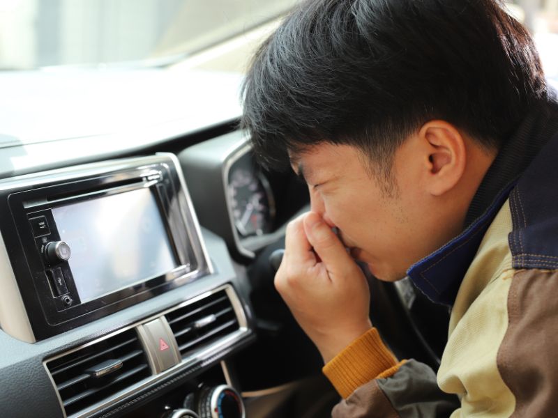 Điều hòa ô tô có mùi khét: Nguyên nhân phổ biến và cách xử lý 1 Điều hòa tỏa ra mùi khét nặng khi bật