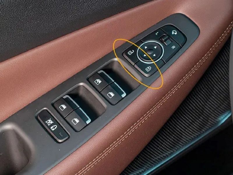 khóa cửa báo chưa đóng cửa