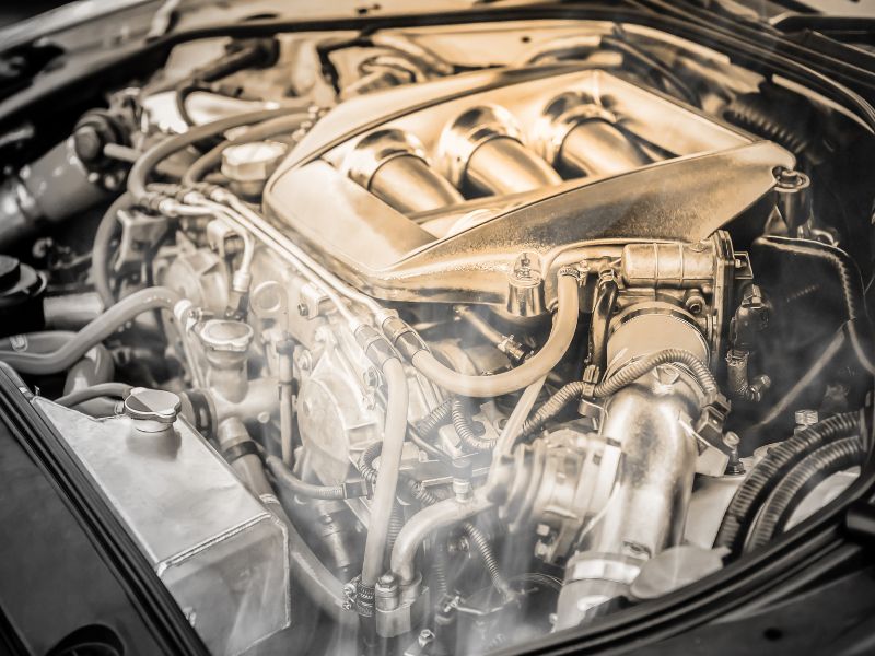 Động cơ ô tô quá nhiệt: Dấu hiệu, nguyên nhân & cách xử lý hiệu quả 1 Khói trắng bốc lên nhiều từ khoang máy