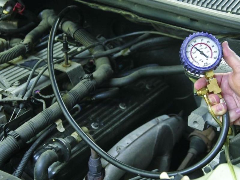 Kiểm tra áp suất nhiên liệu (bước ưu tiên số 1)