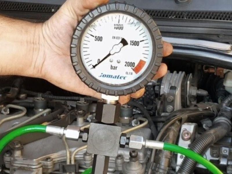 Kiểm tra áp suất nhiên liệu và đường cấp nhiên liệu