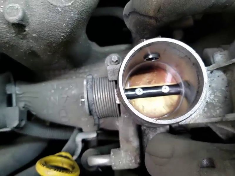 Kiểm tra bướm ga và đường hút gió