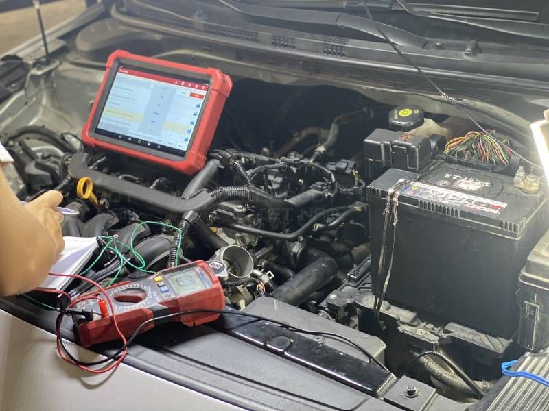 Cách kiểm tra cảm biến va chạm và dấu hiệu cảm biến hỏng 3 Kiểm tra cảm biến va chạm bằng máy chẩn đoán