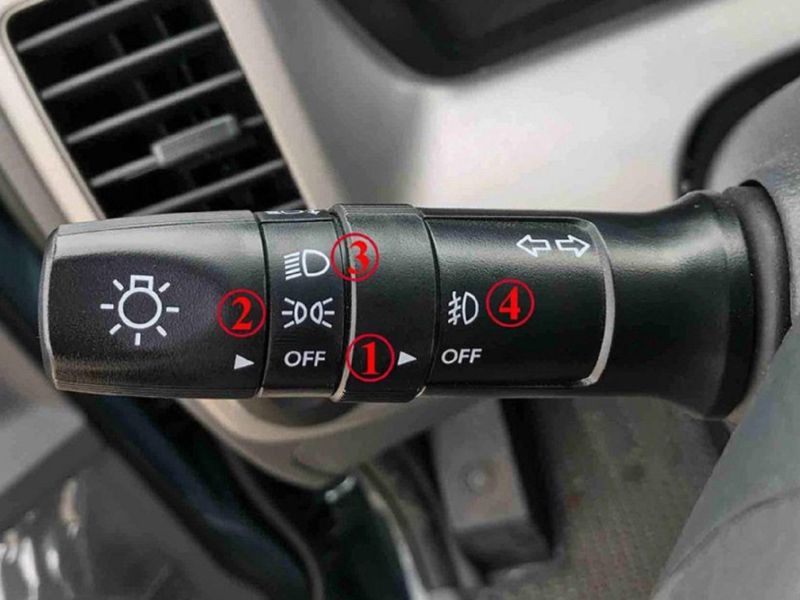 Nguyên nhân và cách xử lý khi đèn sau xe ô tô không tắt được 5 Kiểm tra công tắc đèn xe ô tô