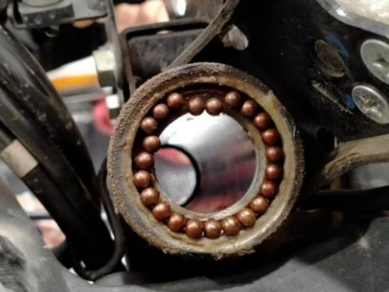 Cách kiểm tra dàn bi đầu và dấu hiệu nhận biết hư hỏng 1 Kiểm tra độ rơ cổ (Bi chén cổ)