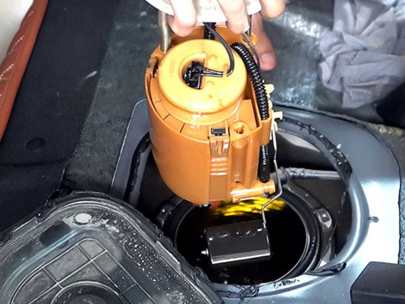 Kiểm tra phao xăng thủ công