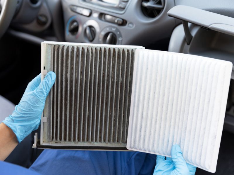 Điều hòa ô tô có mùi khét: Nguyên nhân phổ biến và cách xử lý 3 Lọc gió điều hòa bẩn khi để lâu cũng bị nhầm thành mùi khét