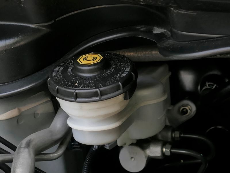 Mức dầu phanh thấp dưới mức tiêu chuẩn