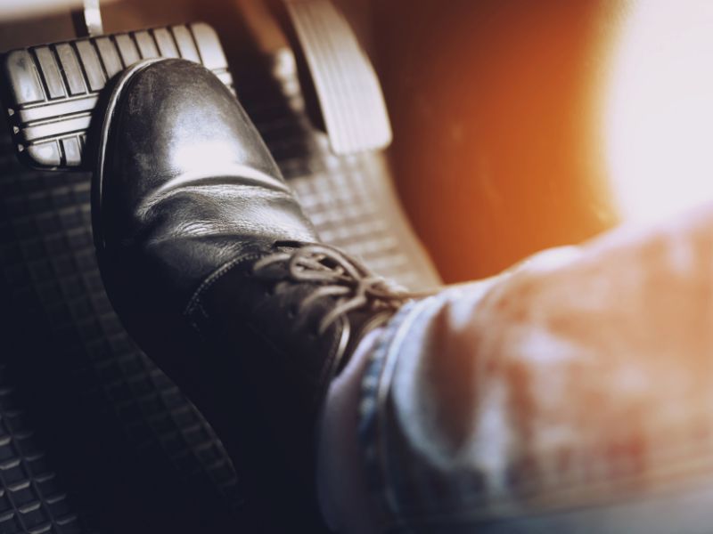 Nhấn côn sâu để chuyển số dễ dàng hơn