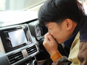 Ô tô có mùi xăng khi bật điều hòa