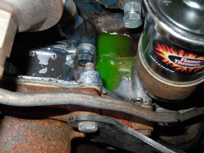 Rò rỉ nước làm mát dưới gầm