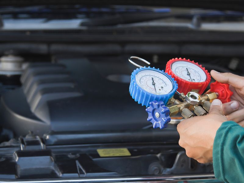 Nguyên nhân động cơ bị rò nước làm mát và cách xử lý triệt để 7 Sử dụng đồng hồ đo để xác định chính xác vị trí rò rỉ nước làm mát