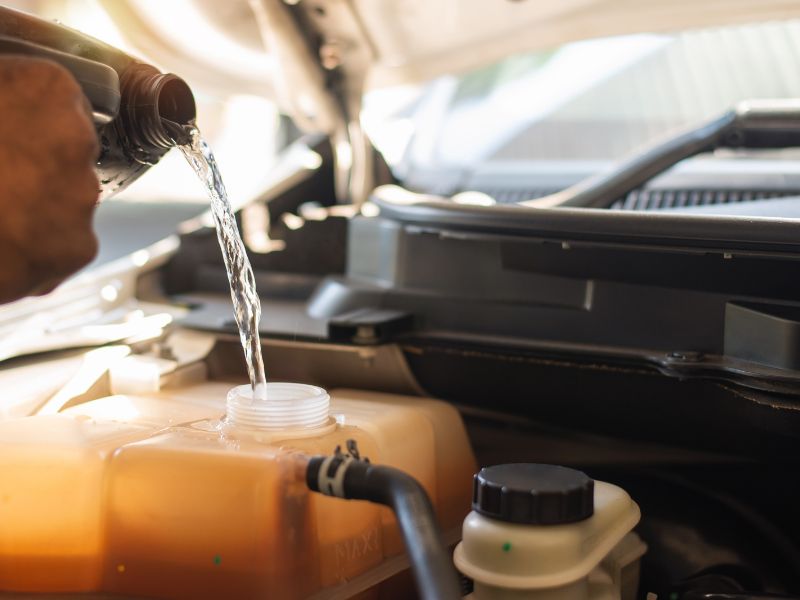 Tuyệt đối không dùng nước lã thay cho nước làm mát