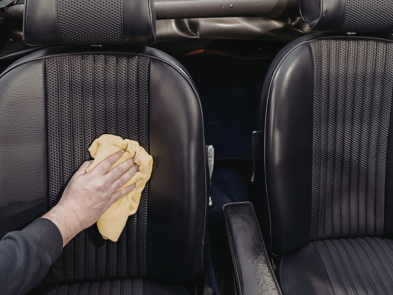 Bao lâu nên bảo dưỡng nội thất xe ô tô & chi phí mới nhất 2 Vệ sinh ghế da