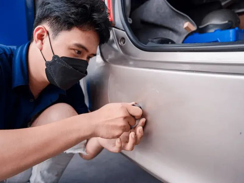 Cách kiểm tra cảm biến va chạm và dấu hiệu cảm biến hỏng 1 Vệ sinh mắt cảm biến