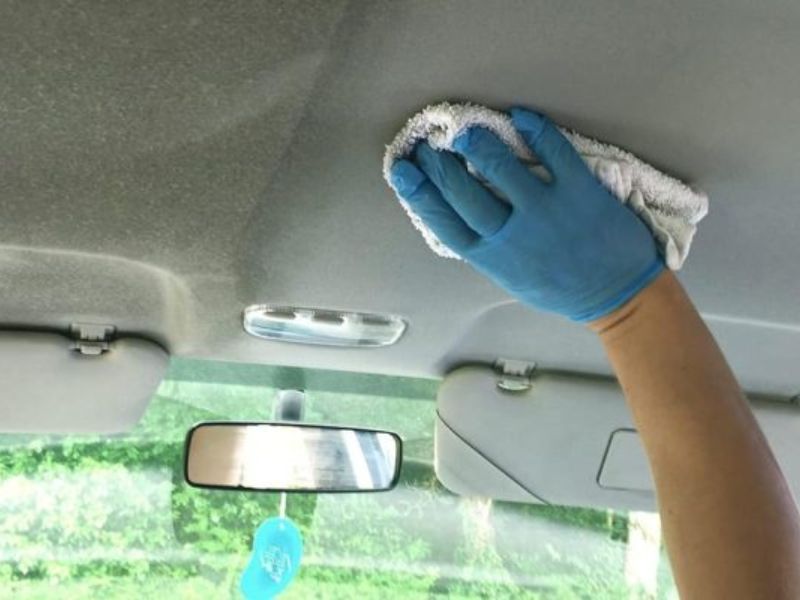 Bao lâu nên bảo dưỡng nội thất xe ô tô & chi phí mới nhất 4 Vệ sinh trần xe ô tô