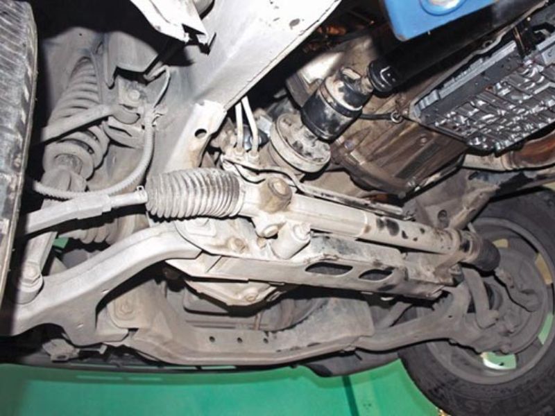 Nguyên nhân phanh xe ô tô kêu cục cục và cách xử lý dứt điểm 2 Càng A ô tô bị rơ