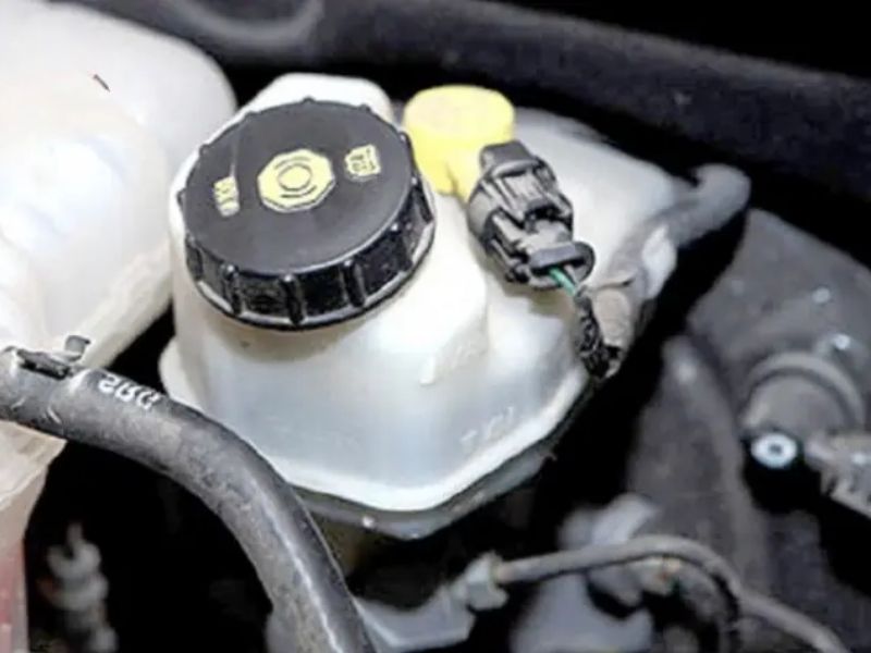 Khi nào cần thay dầu phanh ô tô? Quy trình và chi phí 2026 1 Chu kỳ thay dầu phanh theo khuyến nghị