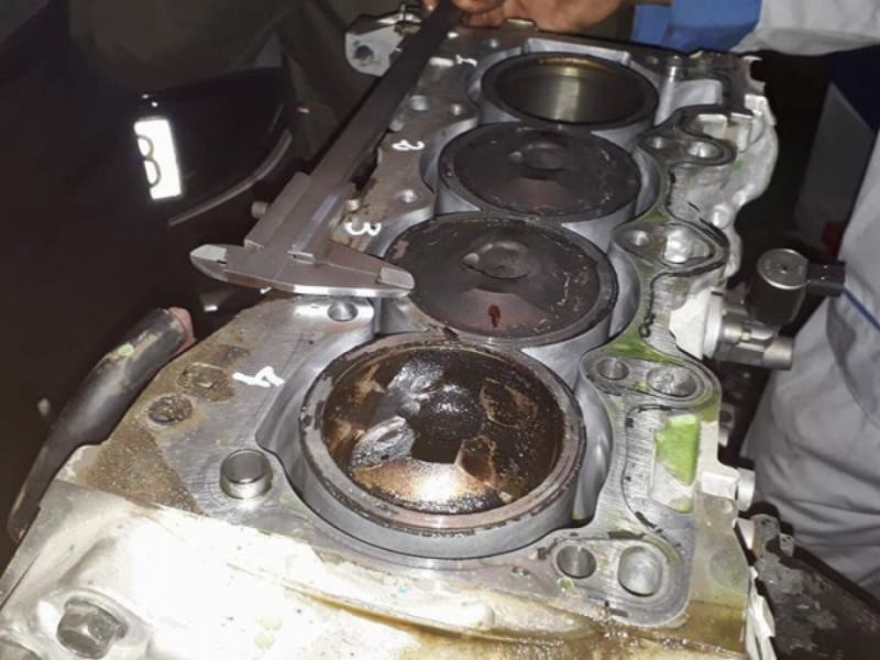 Dầu lọt vào buồng đốt