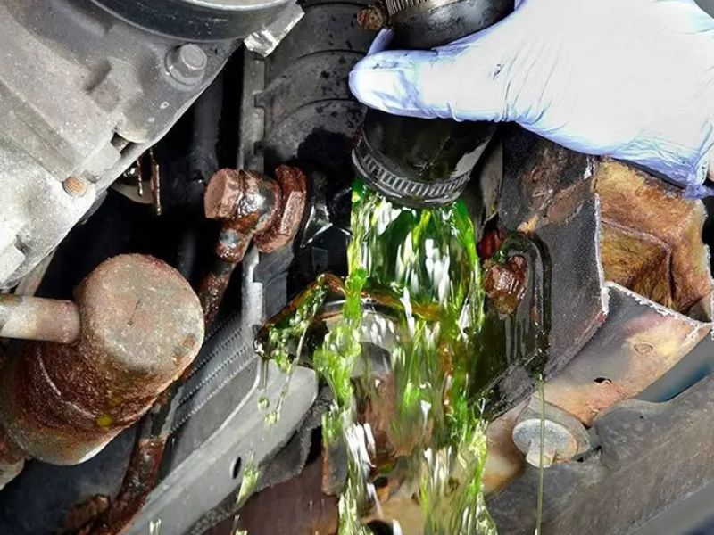 động cơ xe bục ống nước