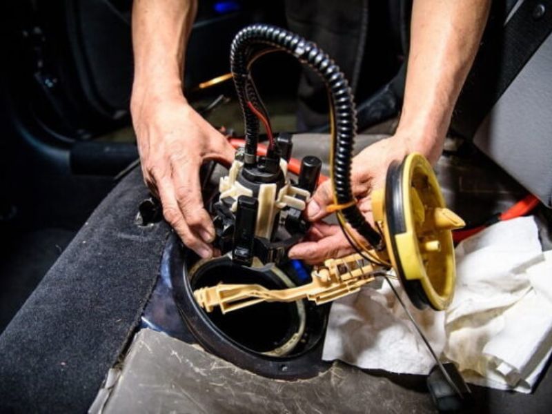 Kiểm tra bơm xăng ô tô