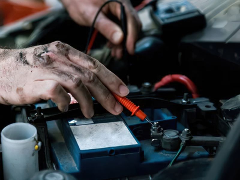 Kiểm tra và thay mới ắc quy nếu cần