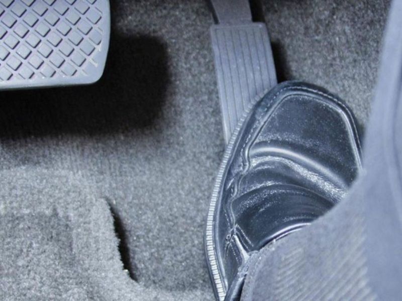 Lạm dụng phanh động cơ