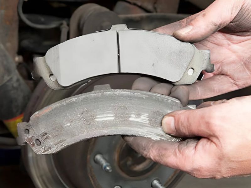 Nguyên nhân phanh xe ô tô kêu cục cục và cách xử lý dứt điểm 5 Má phanh mòn không đủ tiêu chuẩn nên thay mới