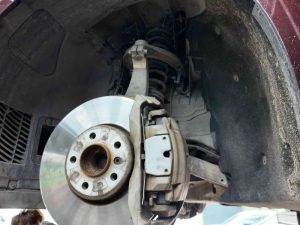 Phanh xe ô tô kêu cục cục