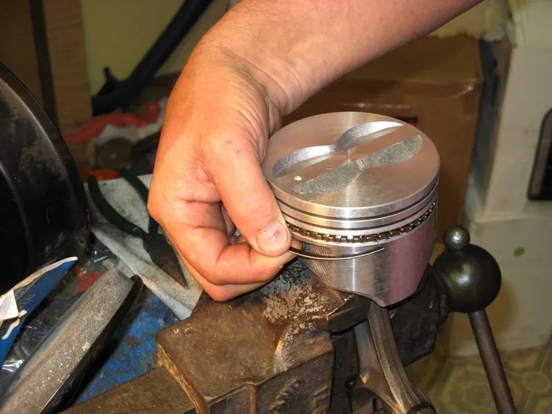 Thay xéc măng, sửa chữa động cơ