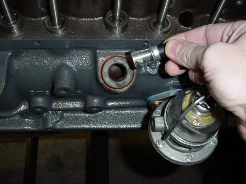 Vệ sinh hoặc thay van PCV