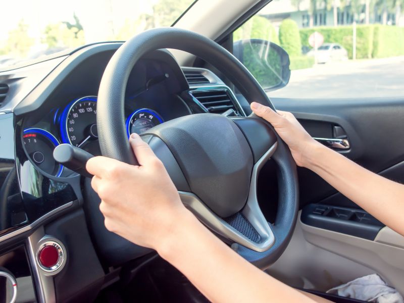 Nguyên nhân phanh xe ô tô kêu cục cục và cách xử lý dứt điểm 6 Vô lăng bị rung khi phanh gấp