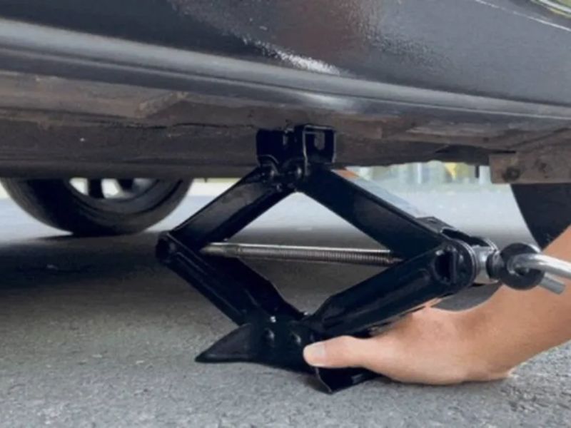 Xe bị hạ gầm hoặc lệch gầm bất thường