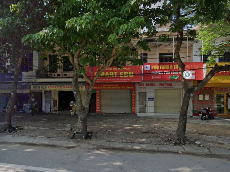 Cửa hàng phụ tùng ô tô Hương Hồng