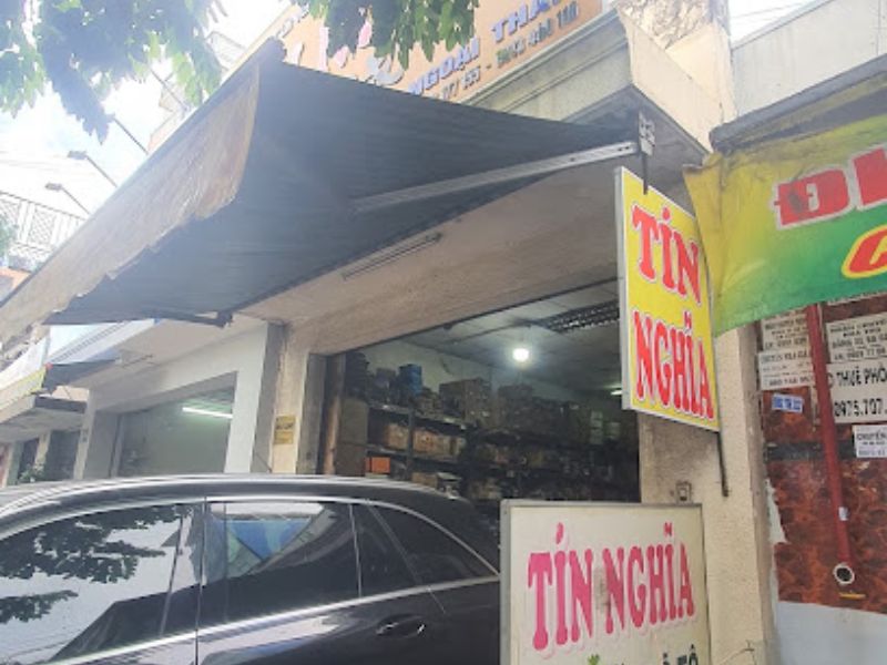 Cửa Hàng Phụ Tùng Ô Tô Tín Nghĩa