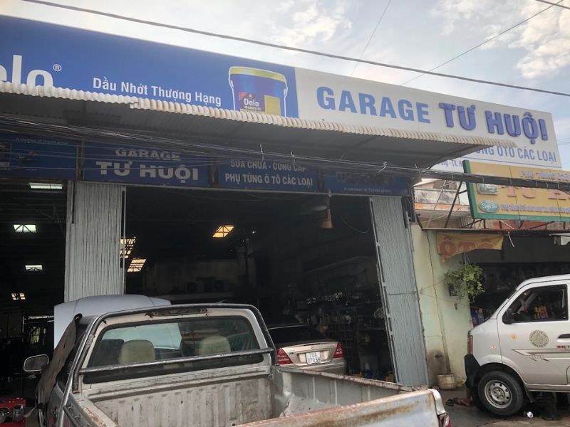 Cửa hàng phụ tùng ô tô Tư Huội